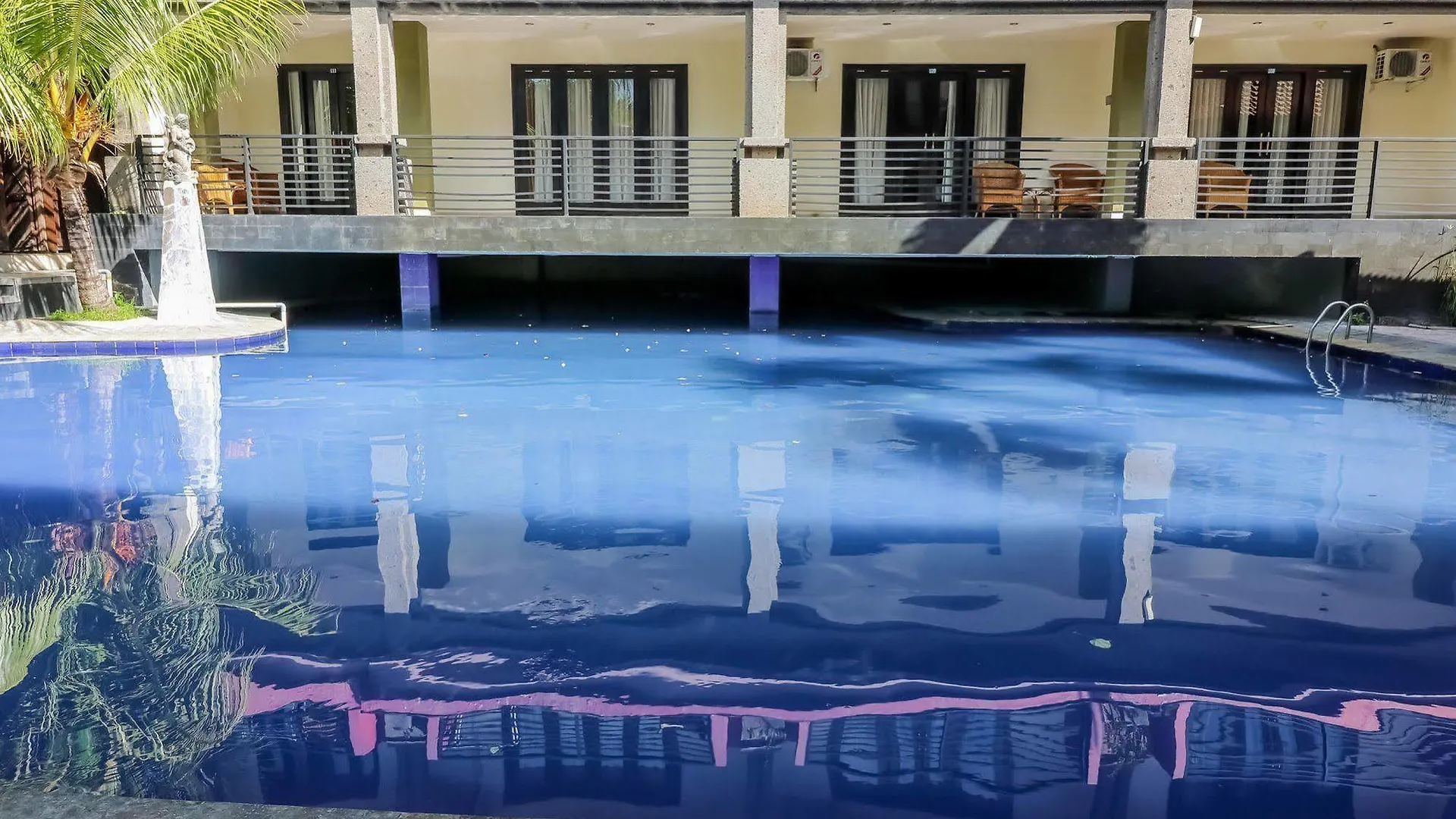 Taman Tirta Ayu Pool And Mansion Hotel Tuban 3*,